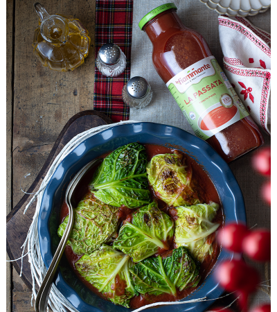 Involtini di verza con mortadella e pomodoro