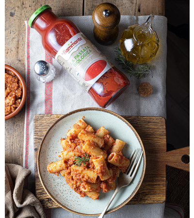 Rigatoni con ragù veg di cavolfiore e passata biologica