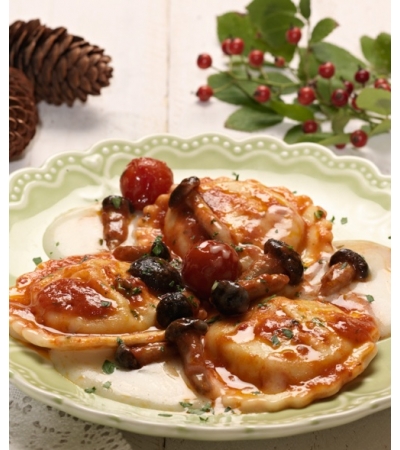Ravioli alla bolognese con funghi e pomodorini
