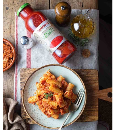 Rigatoni con ragù veg di cavolfiore e passata biologica